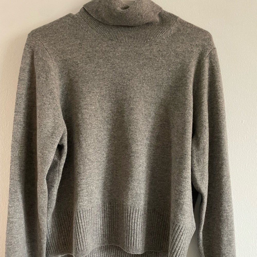 J Crew Grey Cashmere Turtleneck (Size M)